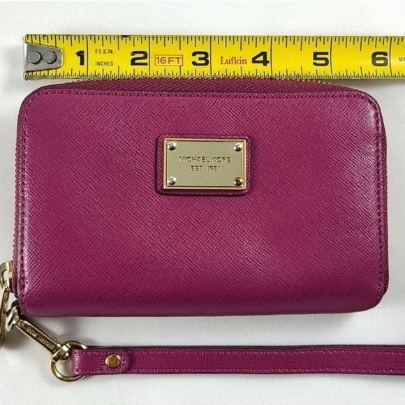Michael Kors Women's Jet Set Fuchsia Gold Zip Around Leather Wristlet  Wallet - Picture 9 of 11